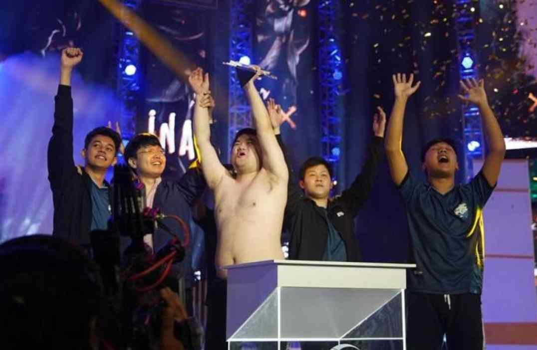 Jumlah Piala EVOS ML Terupdate Hingga Kini 2 Terupdate! Total koleksi piala EVOS Mobile Legends.